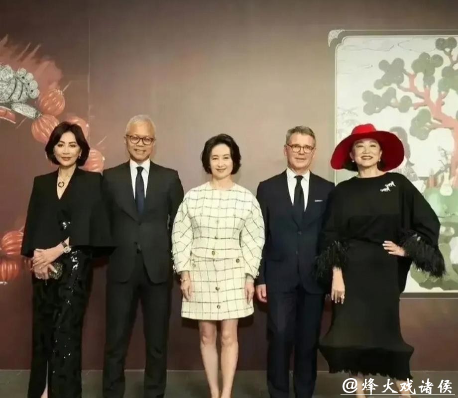 见何超琼与林青霞同框：方知何为“高贵气质”，年长更显从容