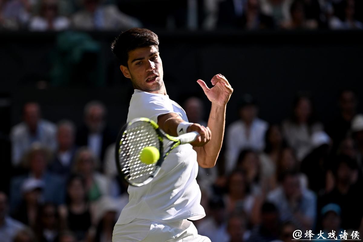 阿尔卡拉斯3-0战胜汉夫曼 晋级澳网男单第三轮